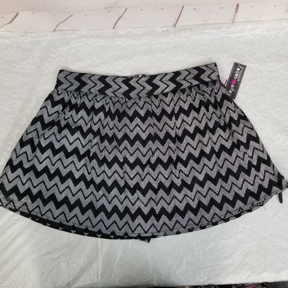 NWT Eye Candy Women's 3X Chevron Stripe Skort NEW - Picture 2 of 5